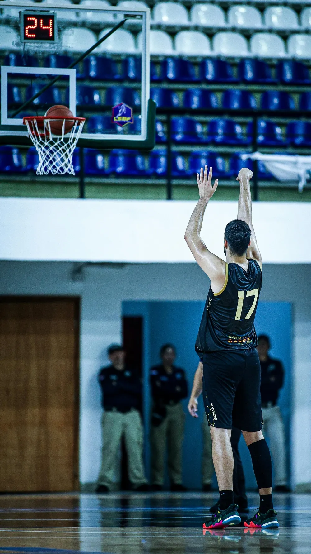 팀별 득점 상황을 표시한 농구 스코어 보드